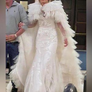 Long tulle cape big collar very full with long gown